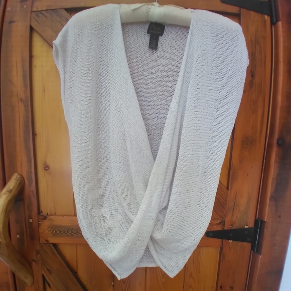 Pure Handknit Short Sleeved Sweater - Picture 2 of 8